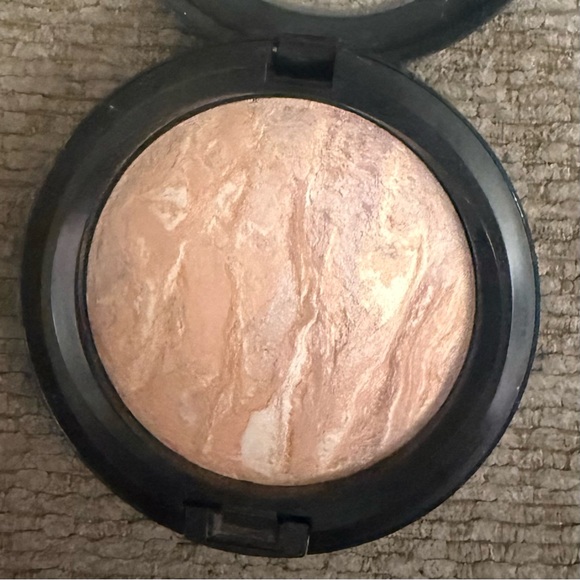 MAC Cosmetics Mineralize Skinfinish Highlighter Perfect Topping - Picture 4 of 9